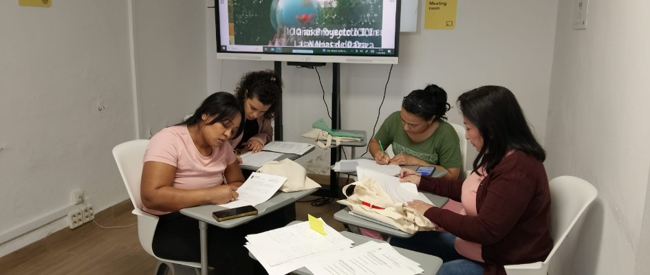 taller brecha digital mujeres migrantes gelves 2026 (6)