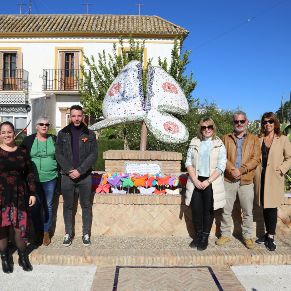 monumento y equipo de gobierno